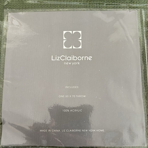 Liz Claiborne Throw - Picture 4 of 5